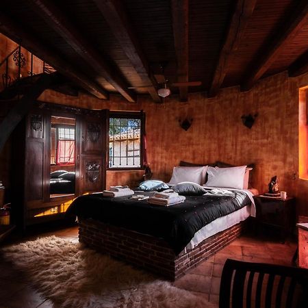 Vintage Stone House Where Calm Lives Amarianos ภายนอก รูปภาพ